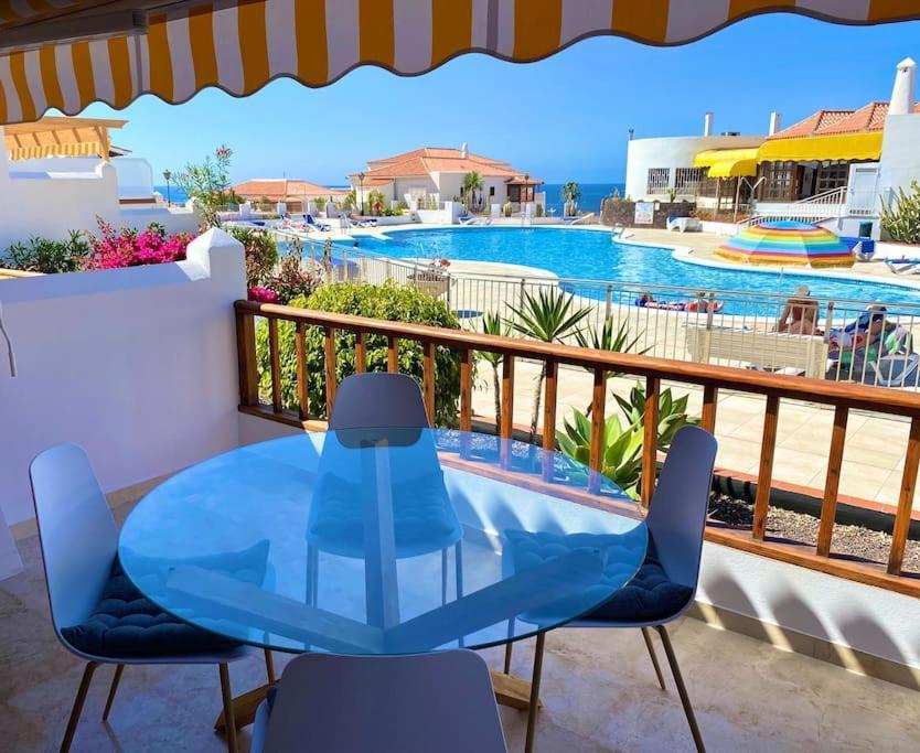 Stylish & Modern 1 Bedroom Suite On Frontline Of Playa Del Duque Costa Adeje  Eksteriør billede