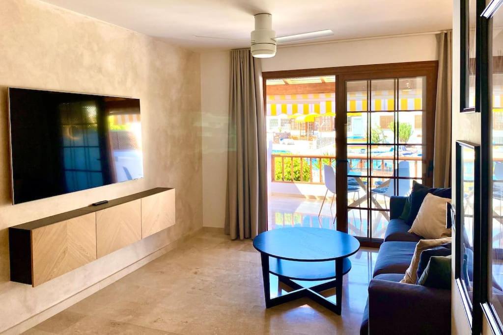 Stylish & Modern 1 Bedroom Suite On Frontline Of Playa Del Duque Costa Adeje  Eksteriør billede