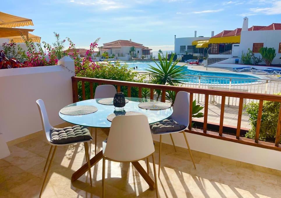 Stylish & Modern 1 Bedroom Suite On Frontline Of Playa Del Duque Costa Adeje  Eksteriør billede