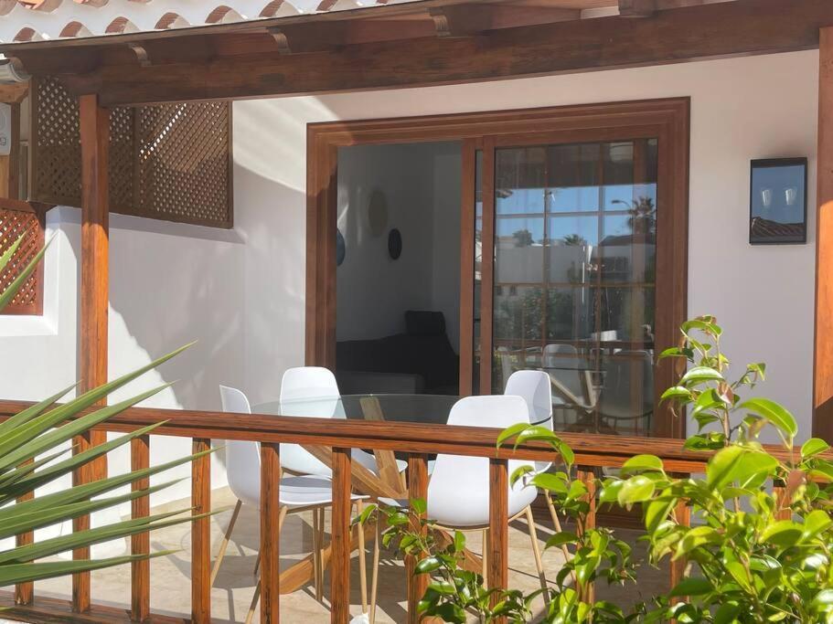 Stylish & Modern 1 Bedroom Suite On Frontline Of Playa Del Duque Costa Adeje  Eksteriør billede
